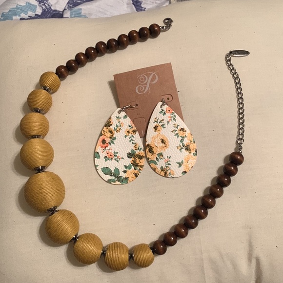 Plunder Necklace and Earring set - Picture 3 of 9